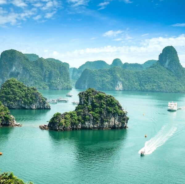 beautiful view of hạ long bay vietnam