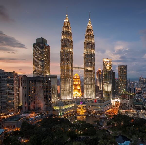 famous Petronas twin towers malaysia