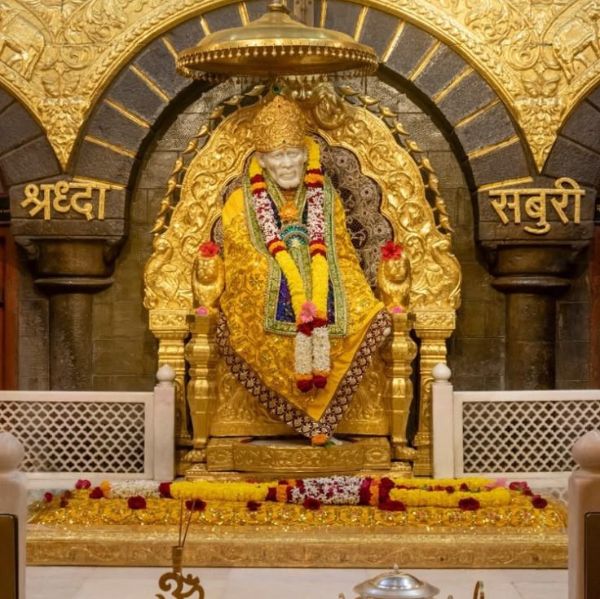 shirdi sai baba idol temple darshan